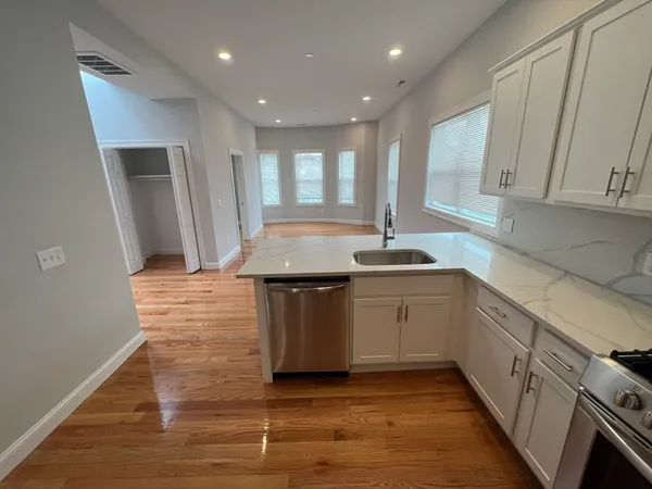 $5,300 | 126 Cross Street, Unit 6, Somerville, MA 02145