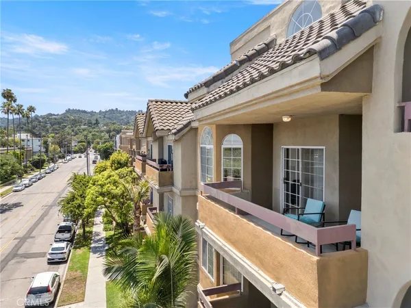 $4,600 | 4301 Fulton Avenue, Unit 301, Sherman Oaks, CA 91423