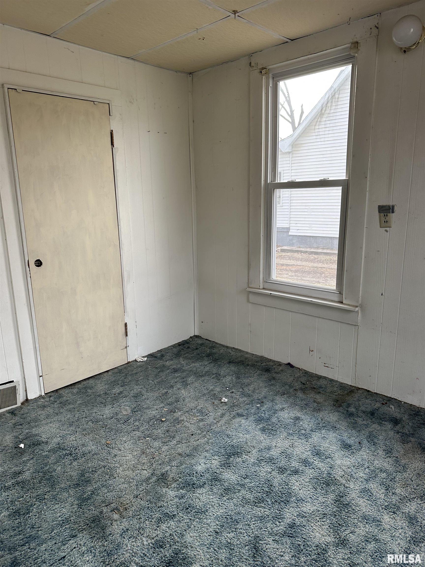 569 Custer Place Canton, IL 61520 - Photo 5 of 9