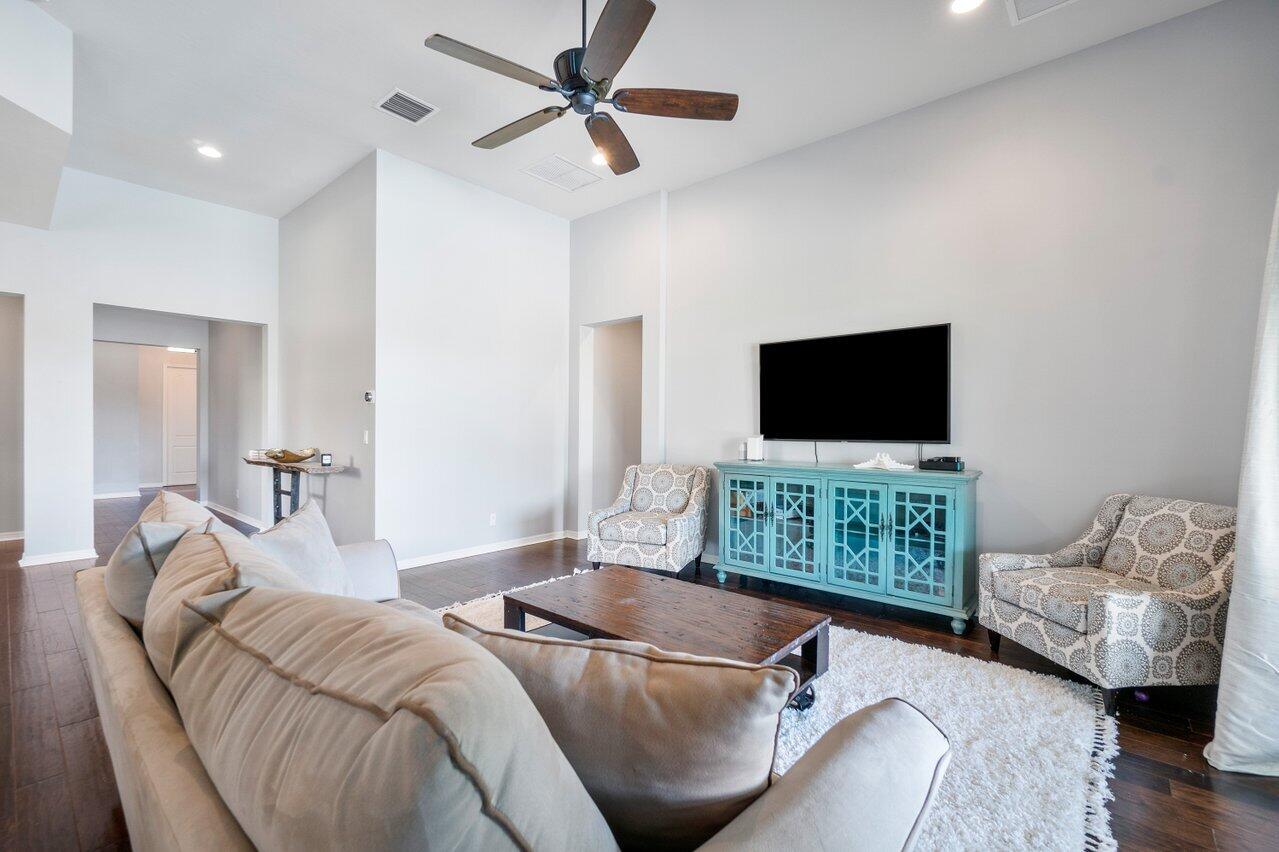 10784 Pisa Road Wellington, FL 33414 - Photo 10 of 39 009-10784PisaRoad-Wellington-FL-33414-SM