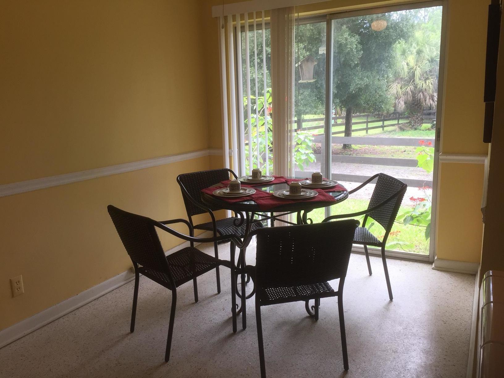 2141 B Road Loxahatchee, FL 33470 - Photo 5 of 21 Dining room