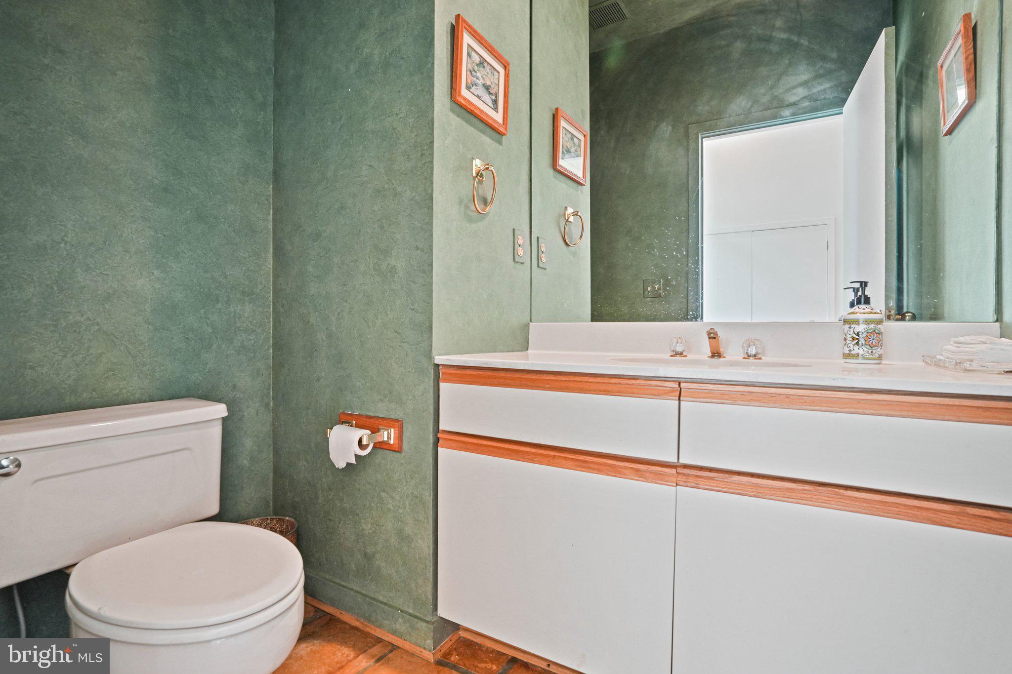 10320 Glen Road Potomac, MD 20854 - Photo 12 of 36 Gallery Image 12