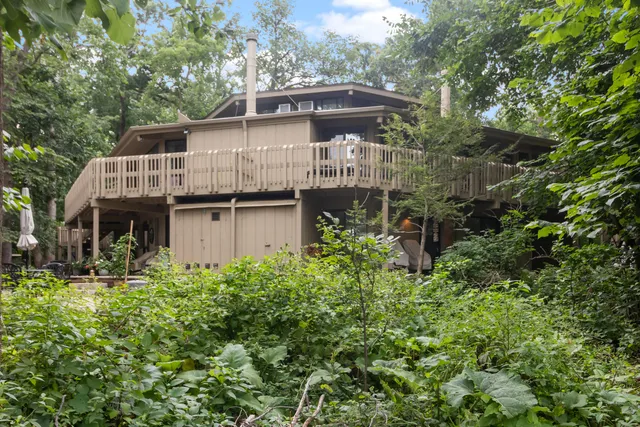 $389,000 | 404 Deerpath West, Unit D, Fontana, WI 53125