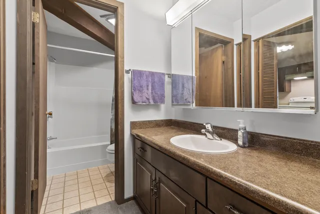 $389,000 | 404 Deerpath West, Unit D, Fontana, WI 53125