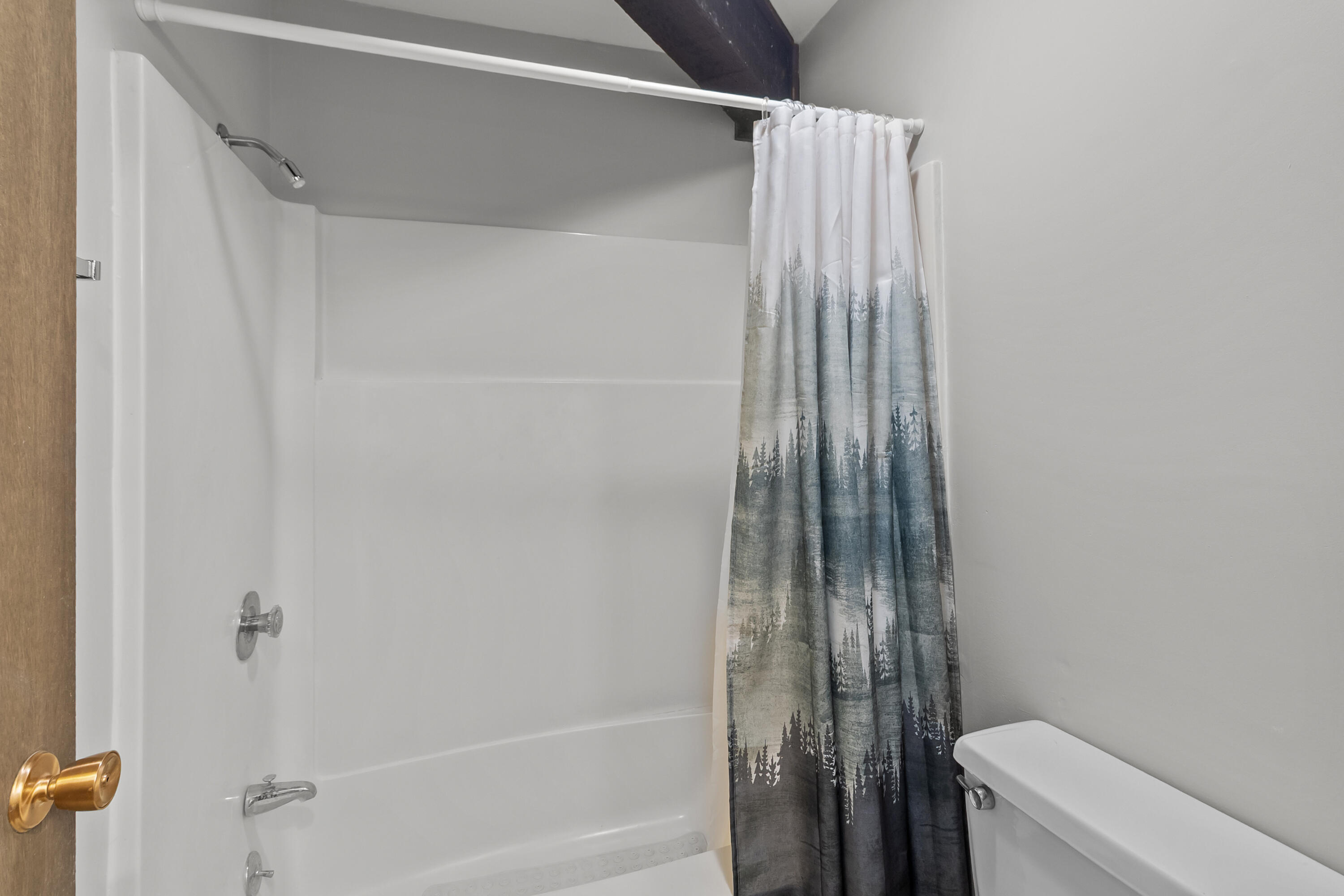 404 Deerpath West, Unit D Fontana, WI 53125 - Photo 14 of 28 BB6