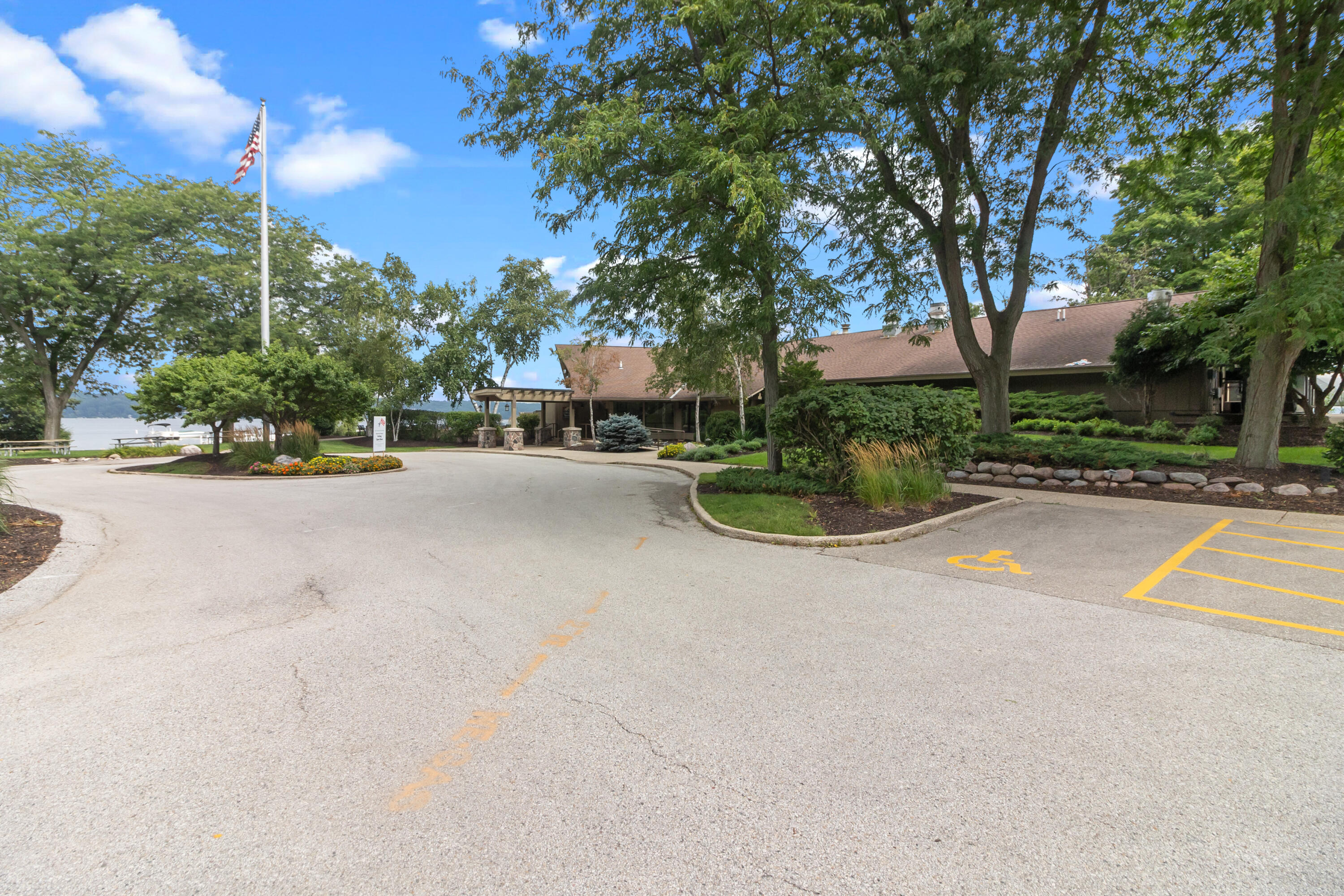 404 Deerpath West, Unit D Fontana, WI 53125 - Photo 17 of 28 Club house