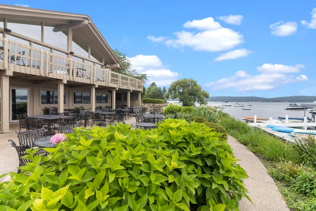 $389,000 | 404 Deerpath West, Unit D, Fontana, WI 53125