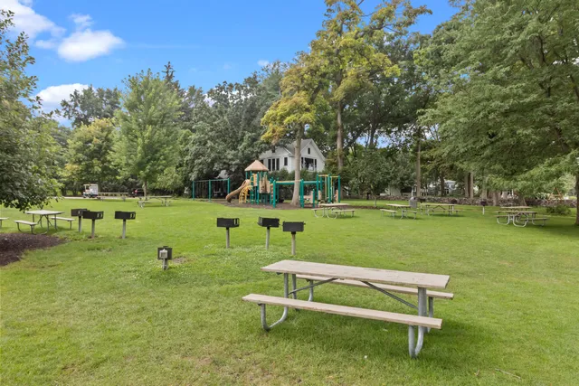 $389,000 | 404 Deerpath West, Unit D, Fontana, WI 53125