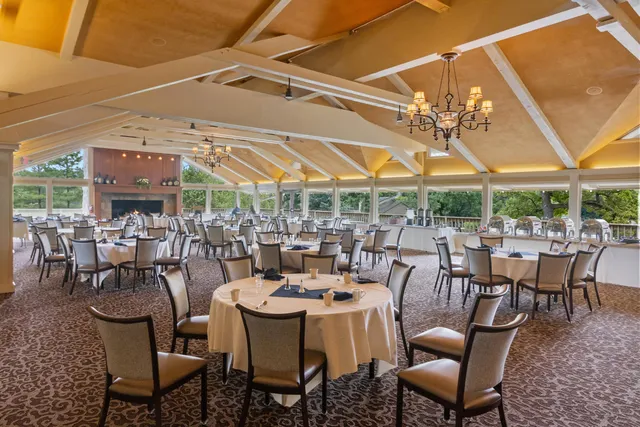 $389,000 | 404 Deerpath West, Unit D, Fontana, WI 53125