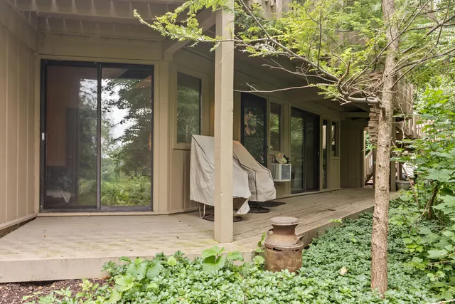 $389,000 | 404 Deerpath West, Unit D, Fontana, WI 53125