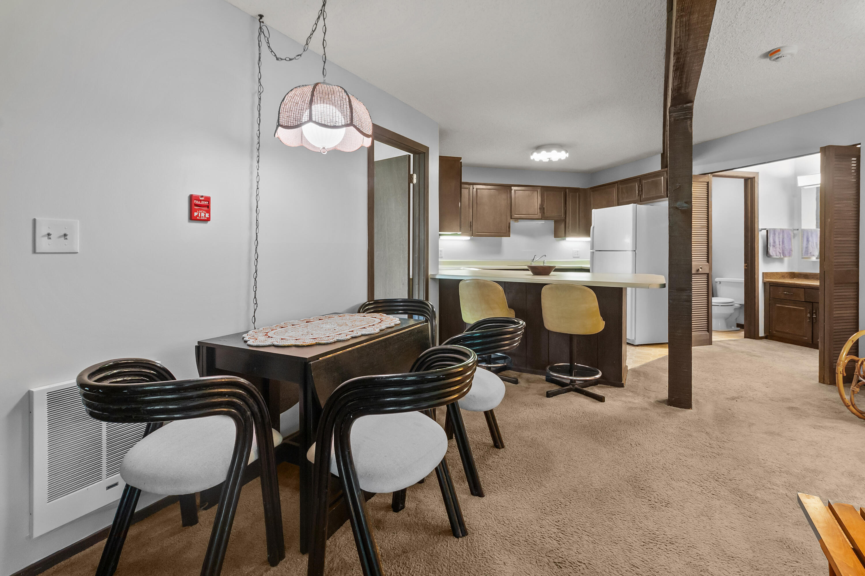 404 Deerpath West, Unit D Fontana, WI 53125 - Photo 6 of 28 Dining area