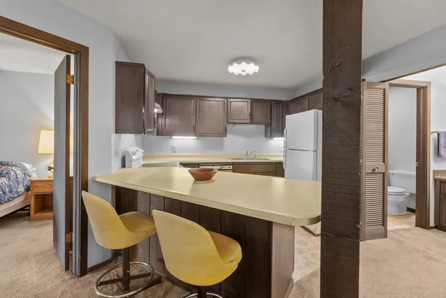 $389,000 | 404 Deerpath West, Unit D, Fontana, WI 53125