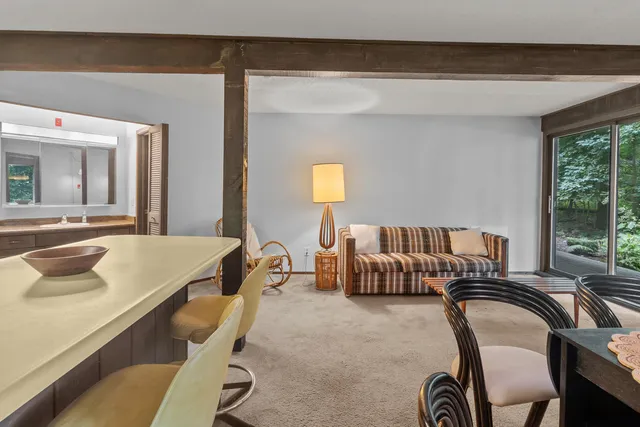 $389,000 | 404 Deerpath West, Unit D, Fontana, WI 53125