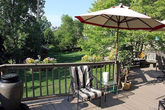 1407 Pebble Ridge Drive Rochester, MI 48307 - Photo 20 of 25 Super Size Deck