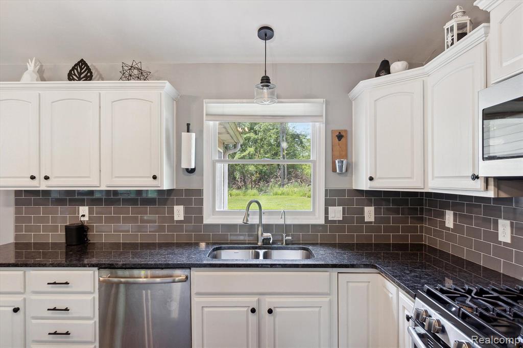 14244 Seymour Road Linden, MI 48451 - Photo 13 of 67 Gallery Image 13