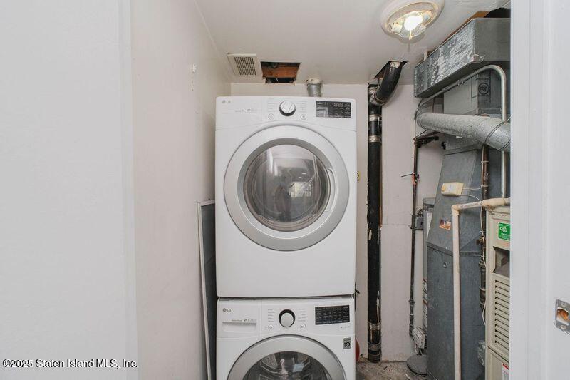 23 Vogel Loop Staten Island, NY 10314 - Photo 14 of 24 a utility room with dryer and washer