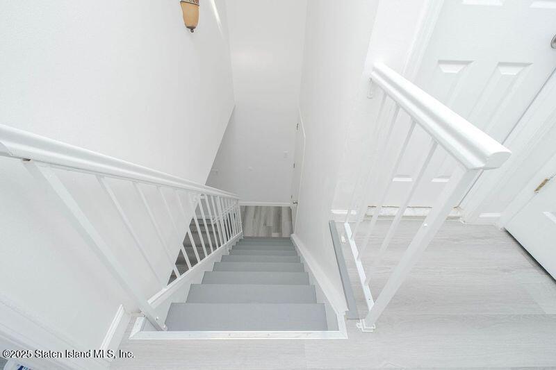 23 Vogel Loop Staten Island, NY 10314 - Photo 6 of 24 a view of entryway