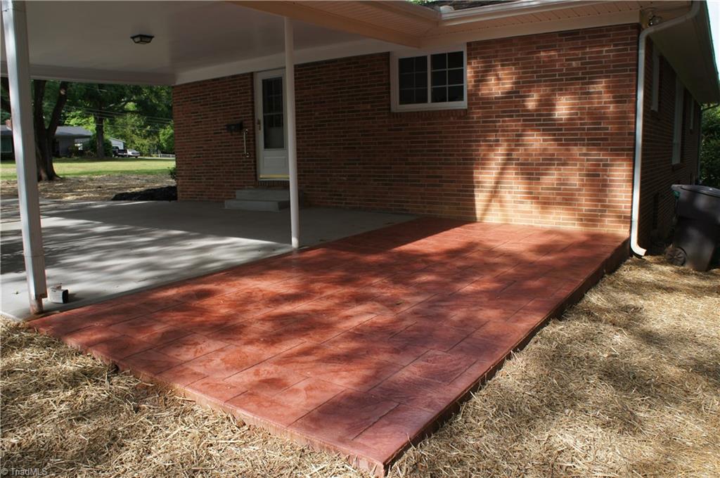 211 Pine Ridge Drive High Point, NC 27262 - Photo 8 of 30 Gallery Image 8