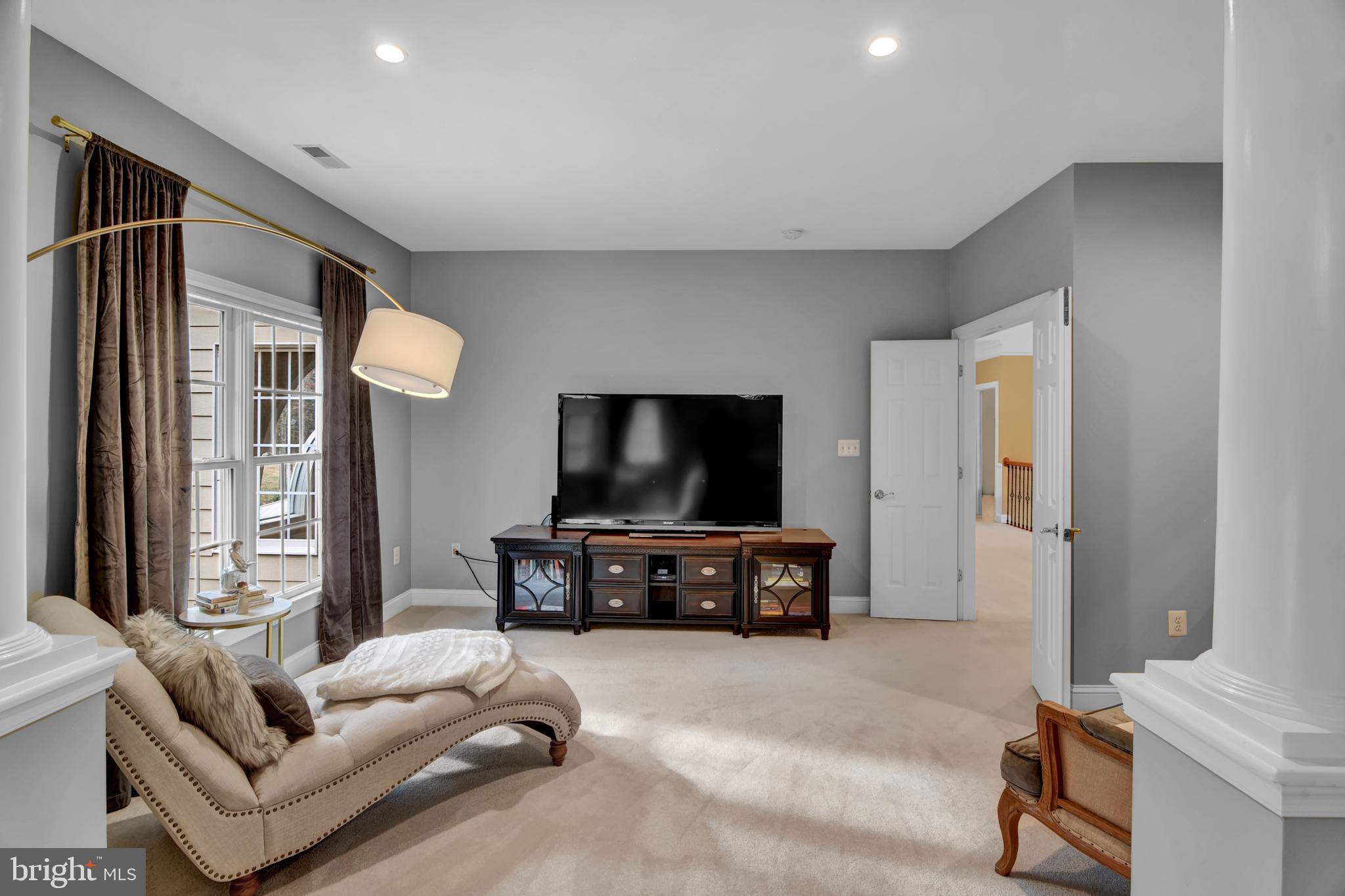 15321 Riding Club Drive Haymarket, VA 20169 - Photo 46 of 98 Large sitting area in the master suite