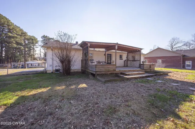 a view of a house with a backyard