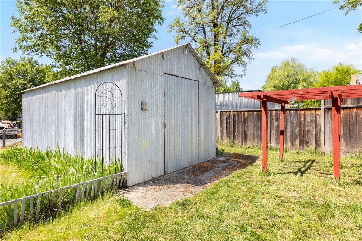 515 Southeast Riverside Avenue Grants Pass, OR 97526 - Photo 21 of 22 21-CI_8151