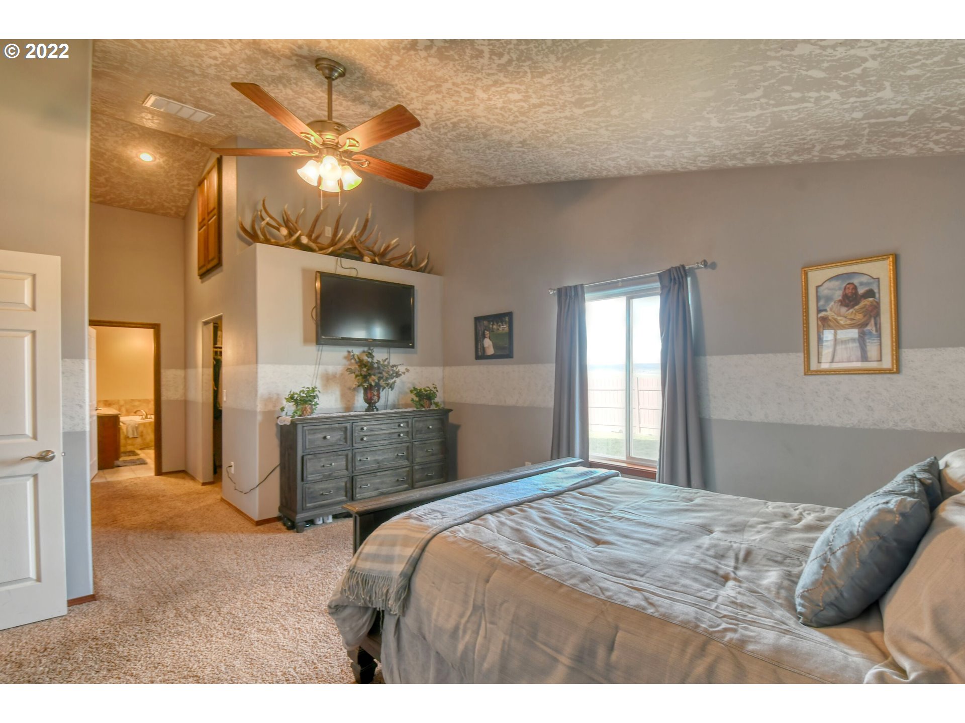 3225 Southwest Hailey Avenue Pendleton, OR 97801 - Photo 14 of 29 a bedroom with a bed and a mirror on a dresser