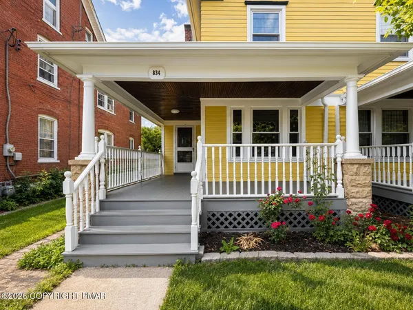 $2,200 | 832 Thomas Street, Unit 834, Stroudsburg, PA 18360