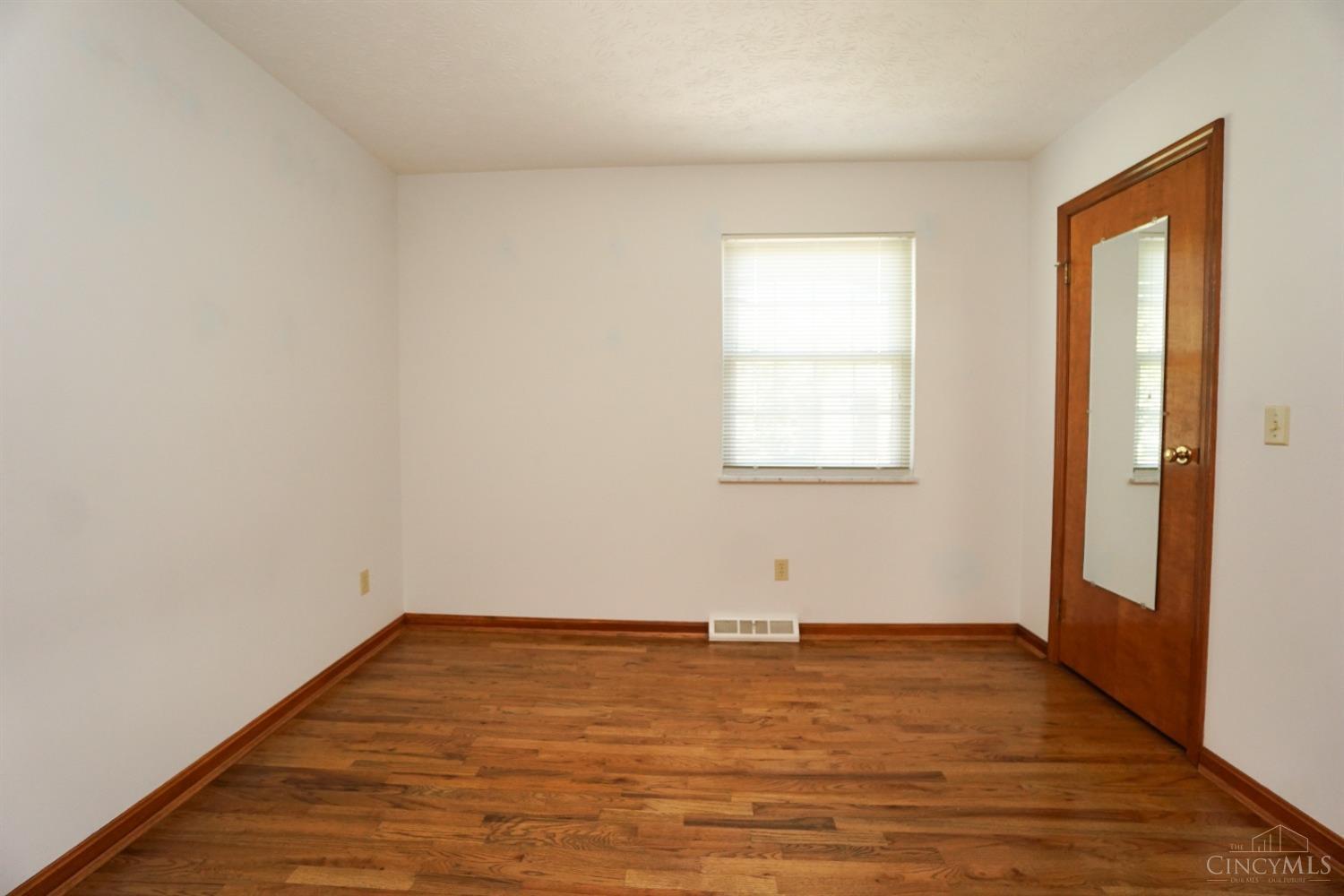 515 Lang Road Cincinnati, OH 45244 - Photo 14 of 44