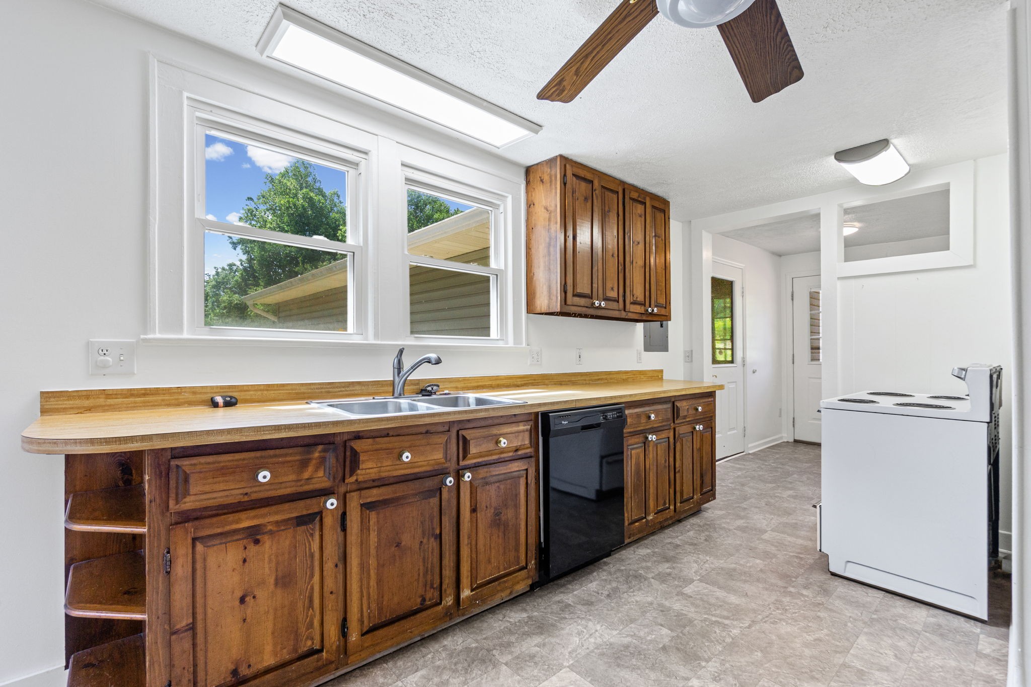 56 Elm Lane Sparta, TN 38583 - Photo 6 of 25