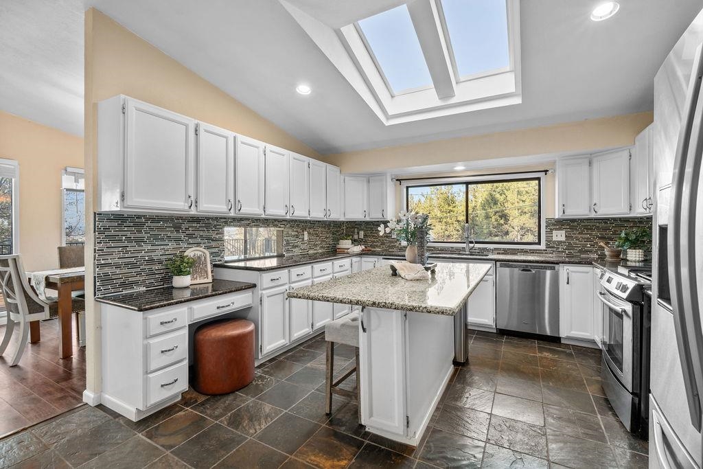 1611 South Carnahan Road Spokane, WA 99212 - Photo 4 of 24