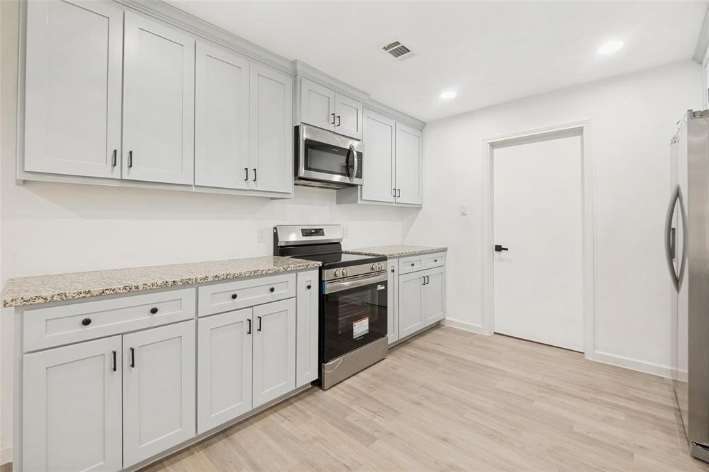 2908 Legend Road Arlington, TX 76014 - Photo 13 of 29 Plenty of cabinet space