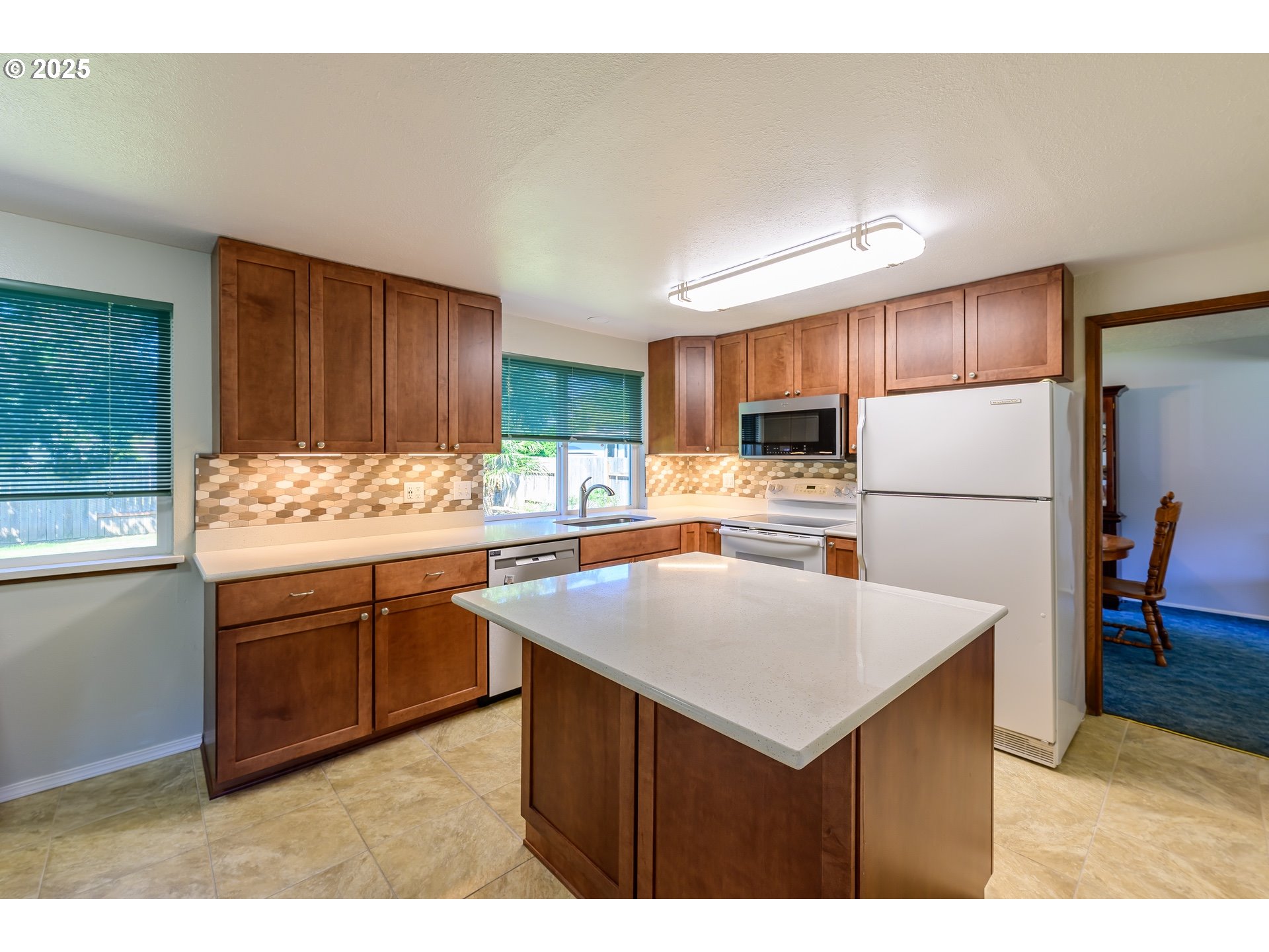 446 71st Street Springfield, OR 97478 - Photo 8 of 31