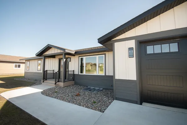 $449,000 | 346 Halfaday Drive, Sauk Centre, MN 56378