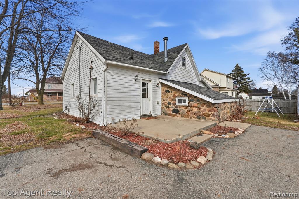 95 West Lapeer Road Peck, MI 48466 - Photo 3 of 33
