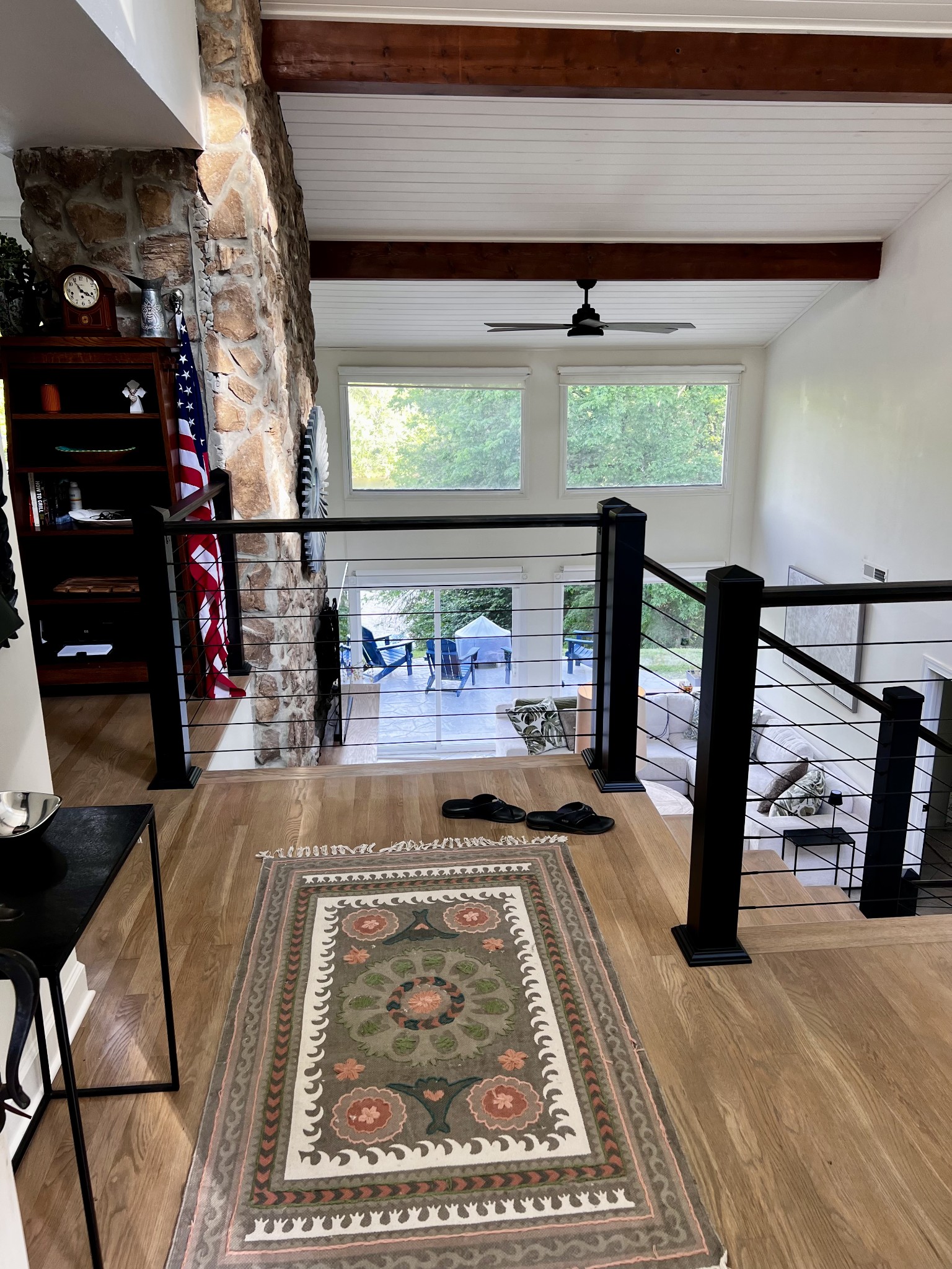 565 Lake Hill Road Manchester, TN 37355 - Photo 4 of 8 a living room with furniture and a flat screen tv