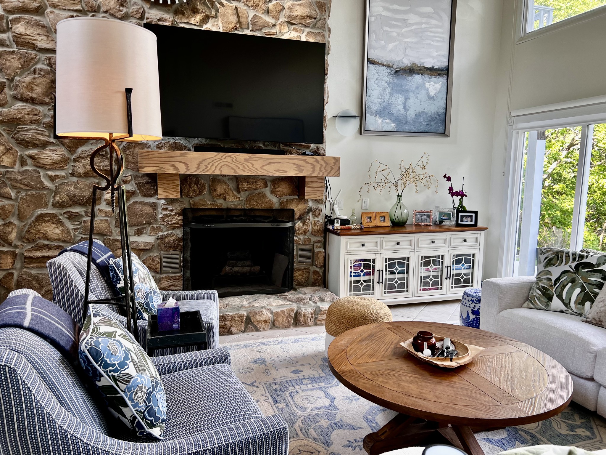 565 Lake Hill Road Manchester, TN 37355 - Photo 7 of 8 a living room with furniture and a fireplace