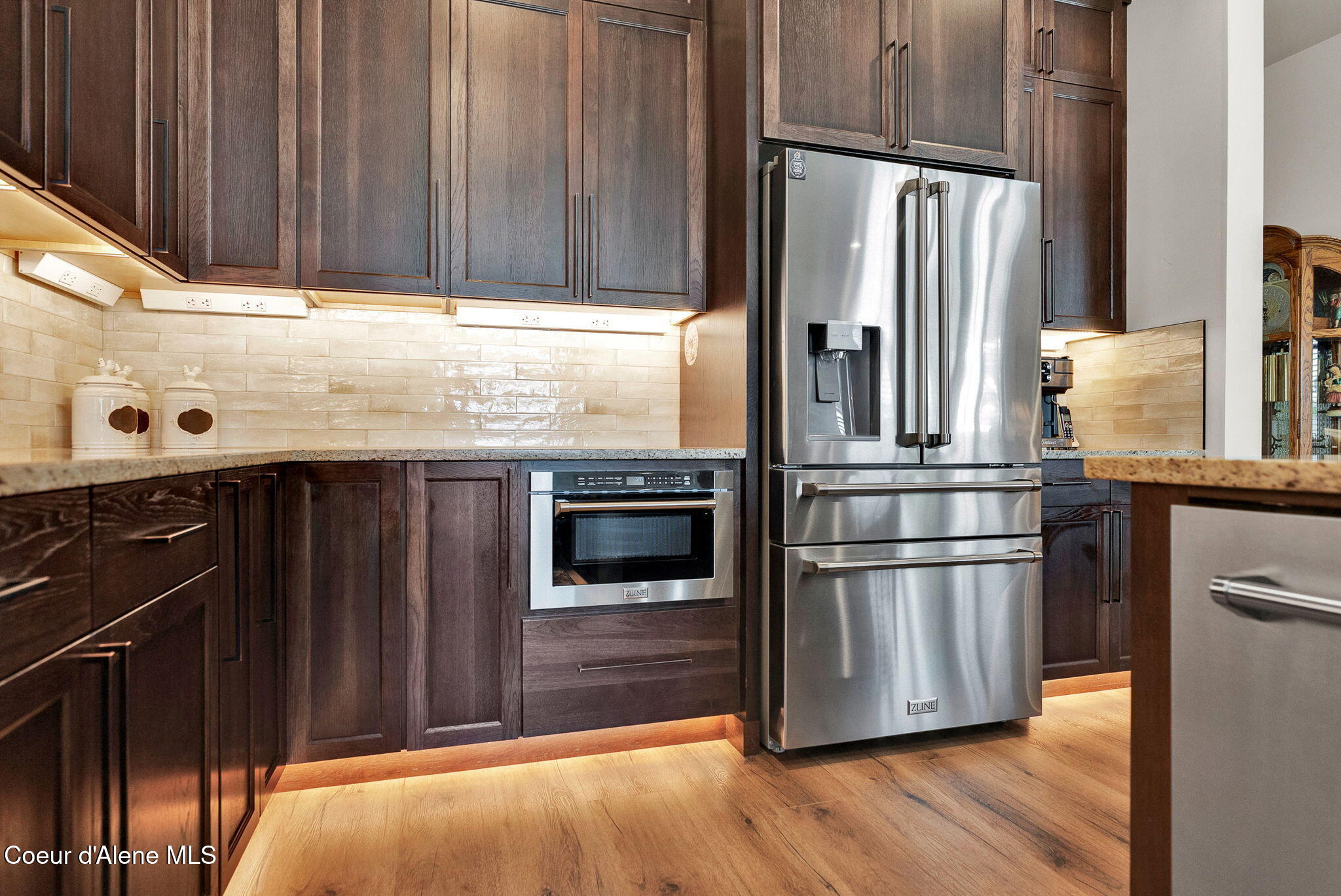 8108 West Splitrail Avenue Rathdrum, ID 83858 - Photo 16 of 66 Under cabinet microwave