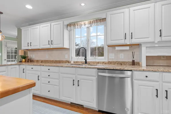 $734,900 | 1305 Summerpark Drive, Forest, VA 24551