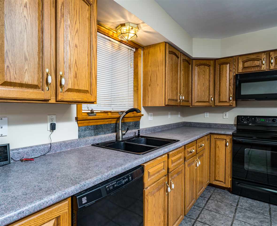 287 Hackett Hill Road Hooksett, NH 03106 - Photo 12 of 40