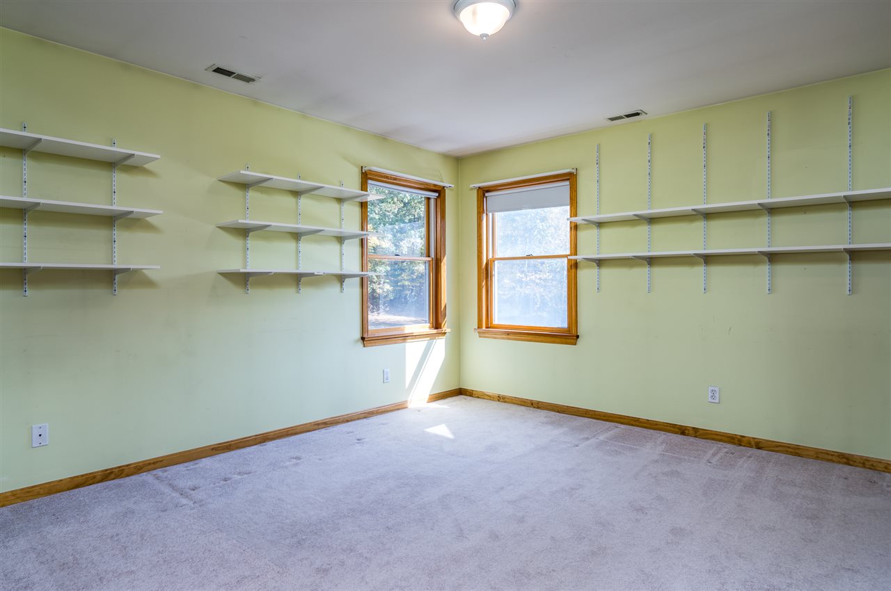 287 Hackett Hill Road Hooksett, NH 03106 - Photo 20 of 40