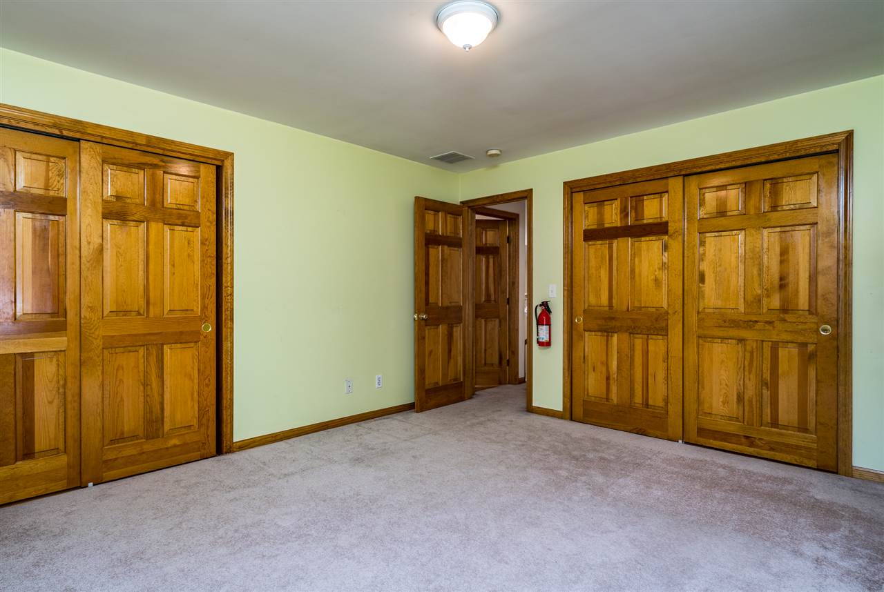 287 Hackett Hill Road Hooksett, NH 03106 - Photo 21 of 40