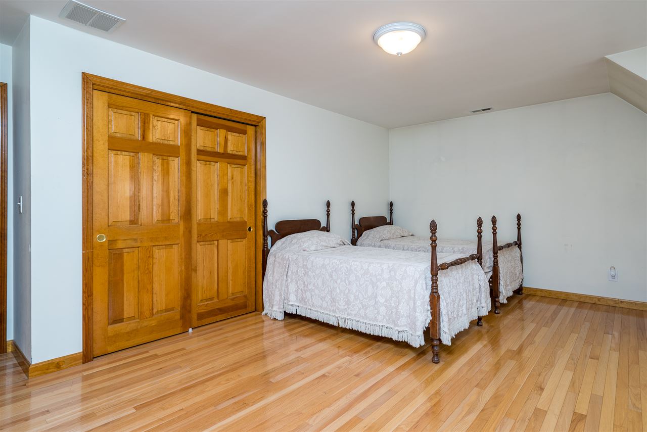 287 Hackett Hill Road Hooksett, NH 03106 - Photo 23 of 40