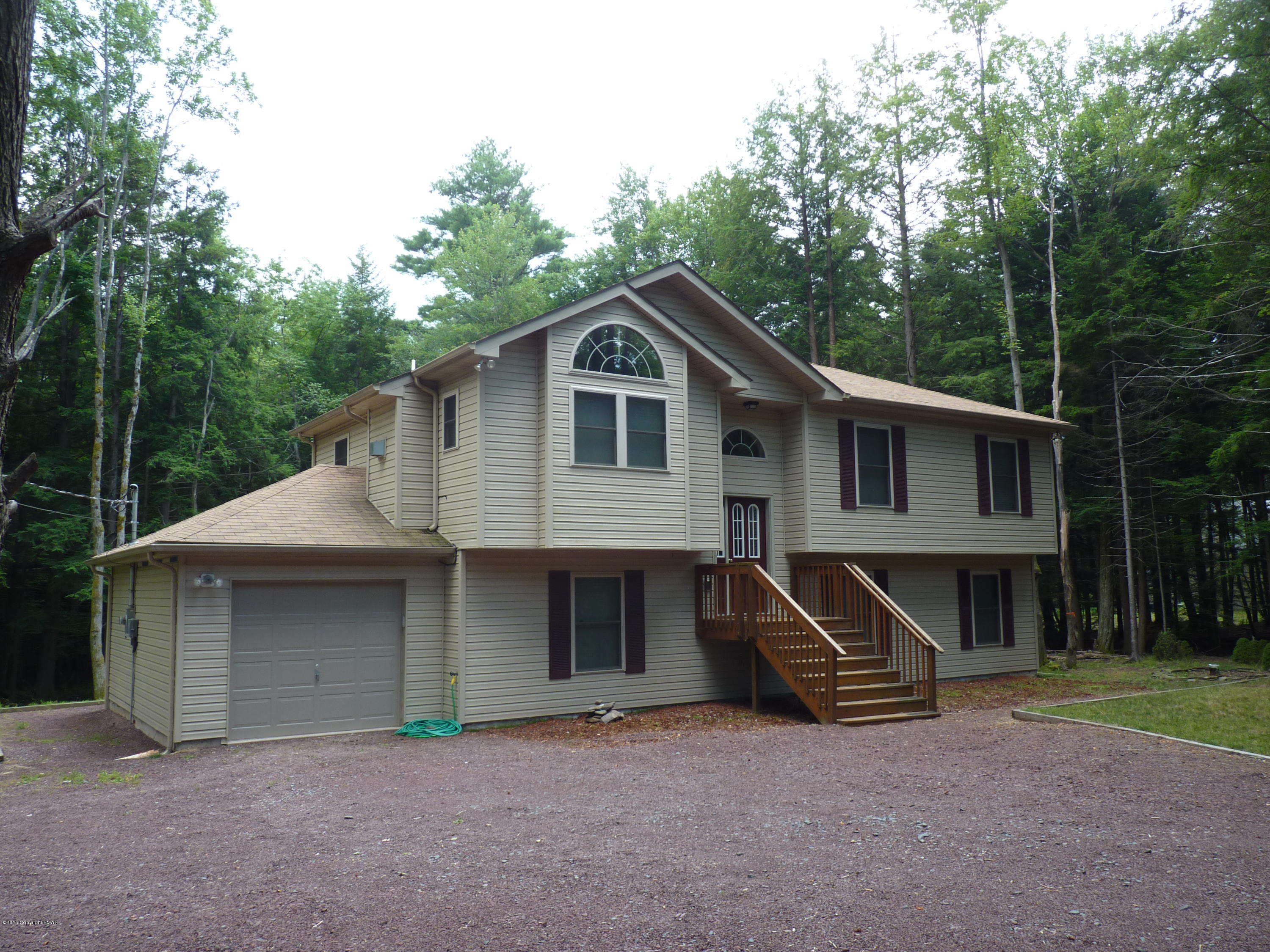 369 King Arthur Road Blakeslee, PA 18610 - Photo 2 of 32 096