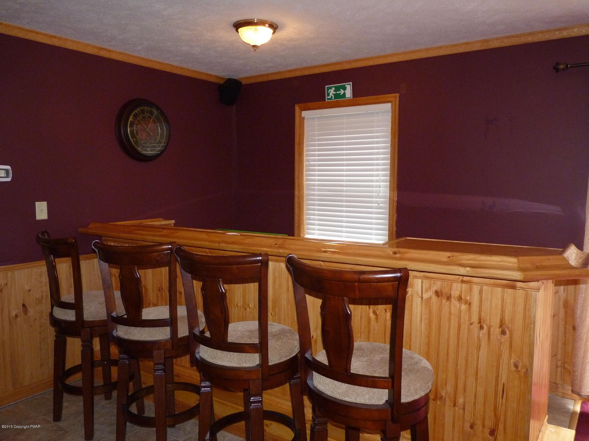 369 King Arthur Road Blakeslee, PA 18610 - Photo 4 of 32 bar