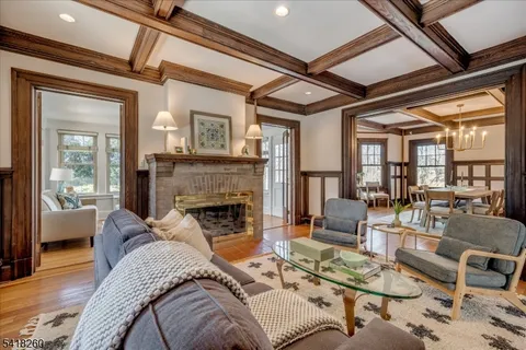 $1,995,000 | 39 Oakview Avenue, Maplewood, NJ 07040