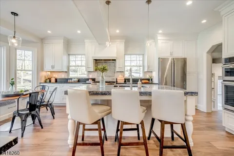 $1,995,000 | 39 Oakview Avenue, Maplewood, NJ 07040