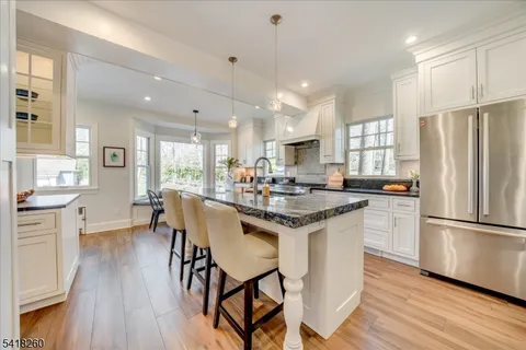 $1,995,000 | 39 Oakview Avenue, Maplewood, NJ 07040