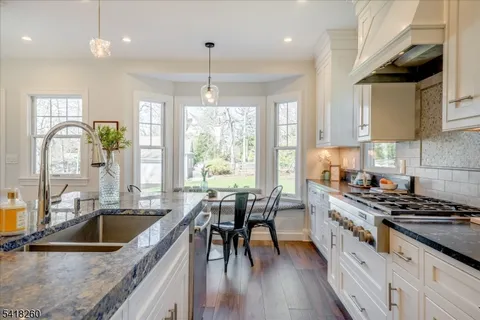 $1,995,000 | 39 Oakview Avenue, Maplewood, NJ 07040
