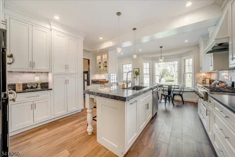 $1,995,000 | 39 Oakview Avenue, Maplewood, NJ 07040