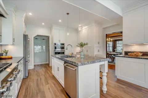 $1,995,000 | 39 Oakview Avenue, Maplewood, NJ 07040